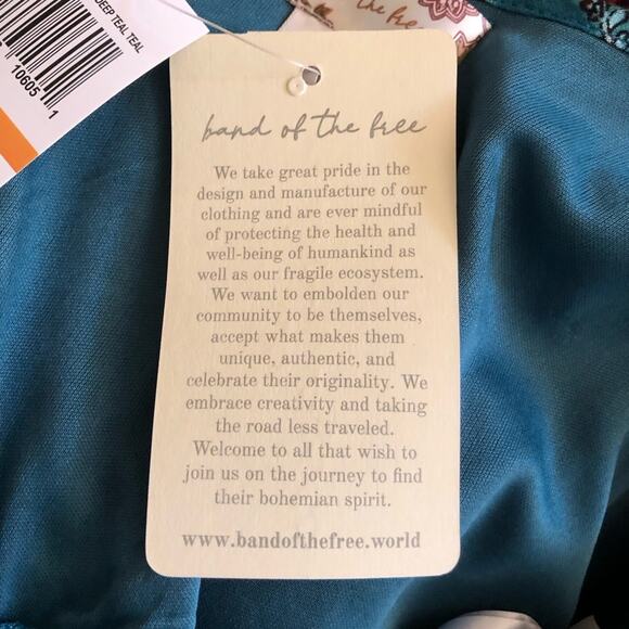 Band Of The Free NWT Sybille Flirty V Neck Wrap Front Teal Floral Crop Top Small - Picture 14 of 16